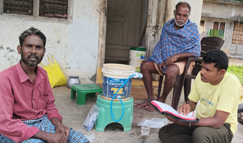 FOH-India-sharing-the-gospel_Stephanie-Davison_crop